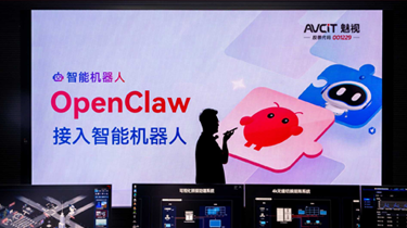 小龙虾不安全？
装KVM坐席上啊！一只龙虾搞定一群电脑